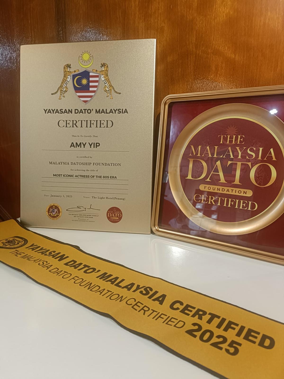 馬來西亞拿督基金會剛頒發了一個《80年代最具影響力女演員》奬項Most Iconic Actress of the 80’s Era給葉子楣。