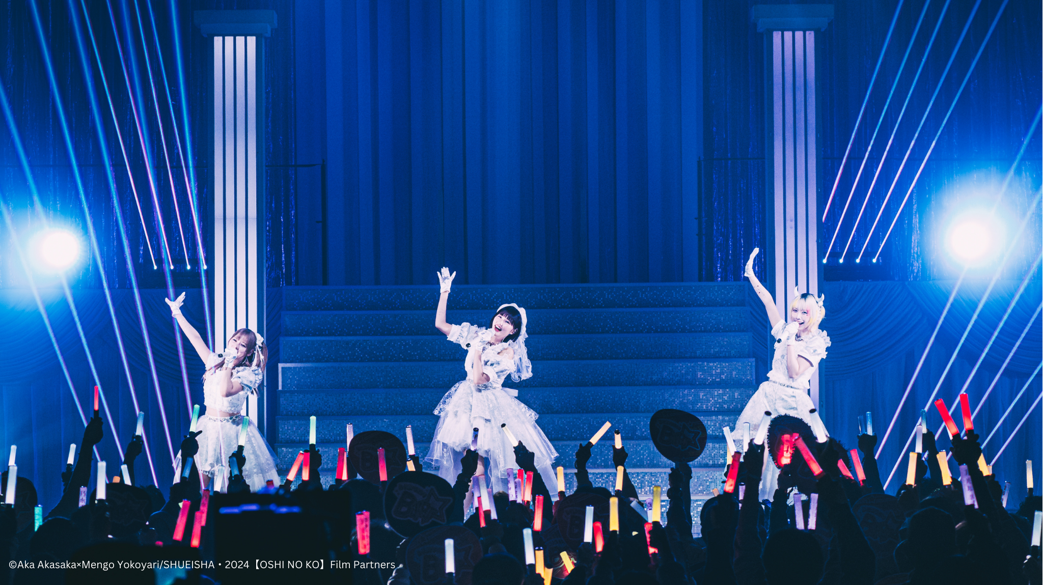 齊藤渚、原菜乃華及ano神還原「新B小町」。