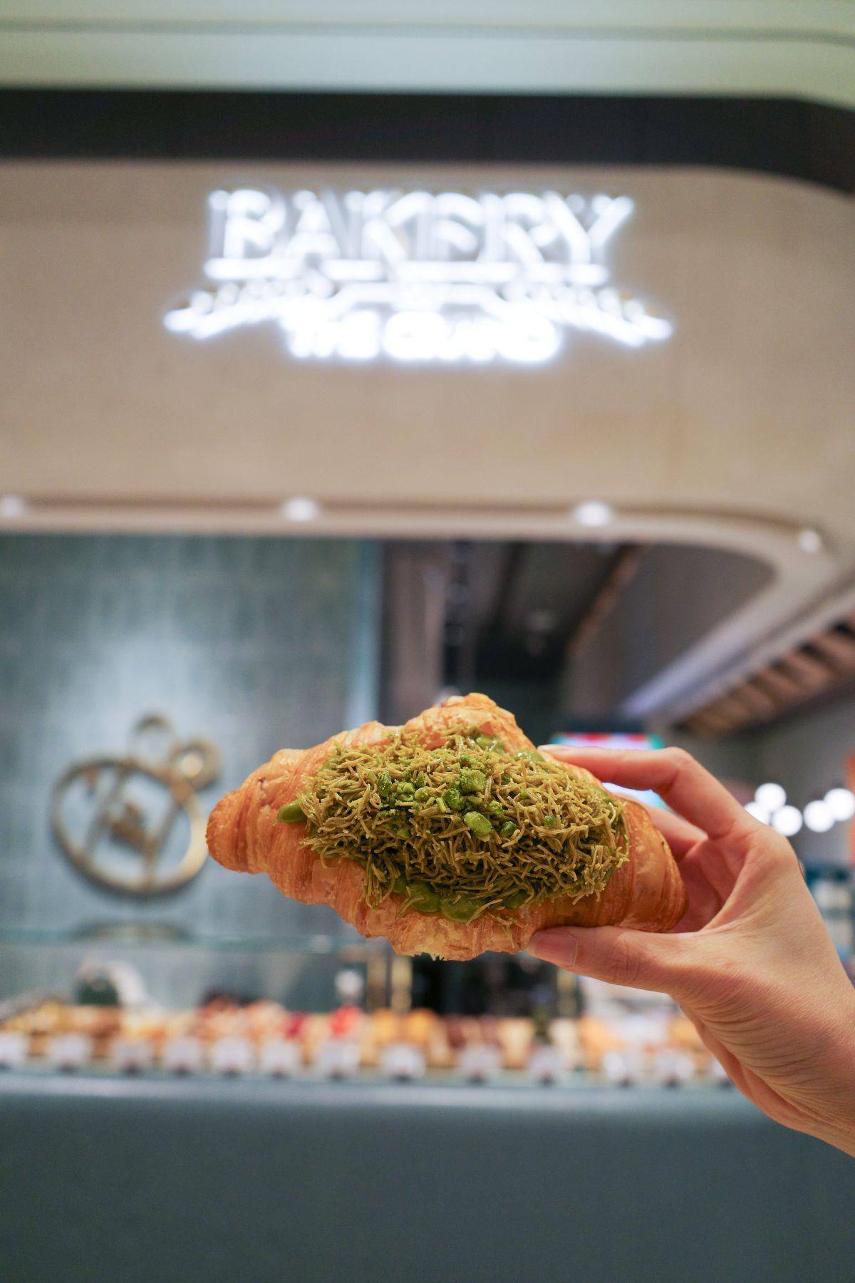 中東風開心果牛角包 $38 每日限量發售,每啖都充滿堅果的酥脆與香濃。