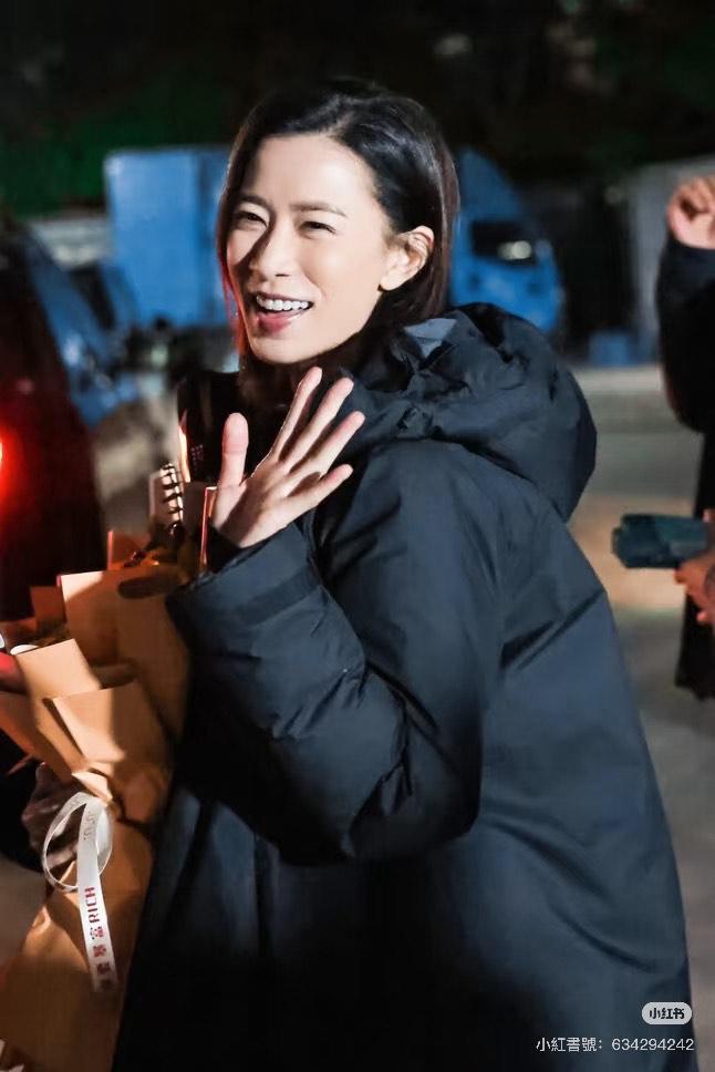 佘詩曼忙於開工。