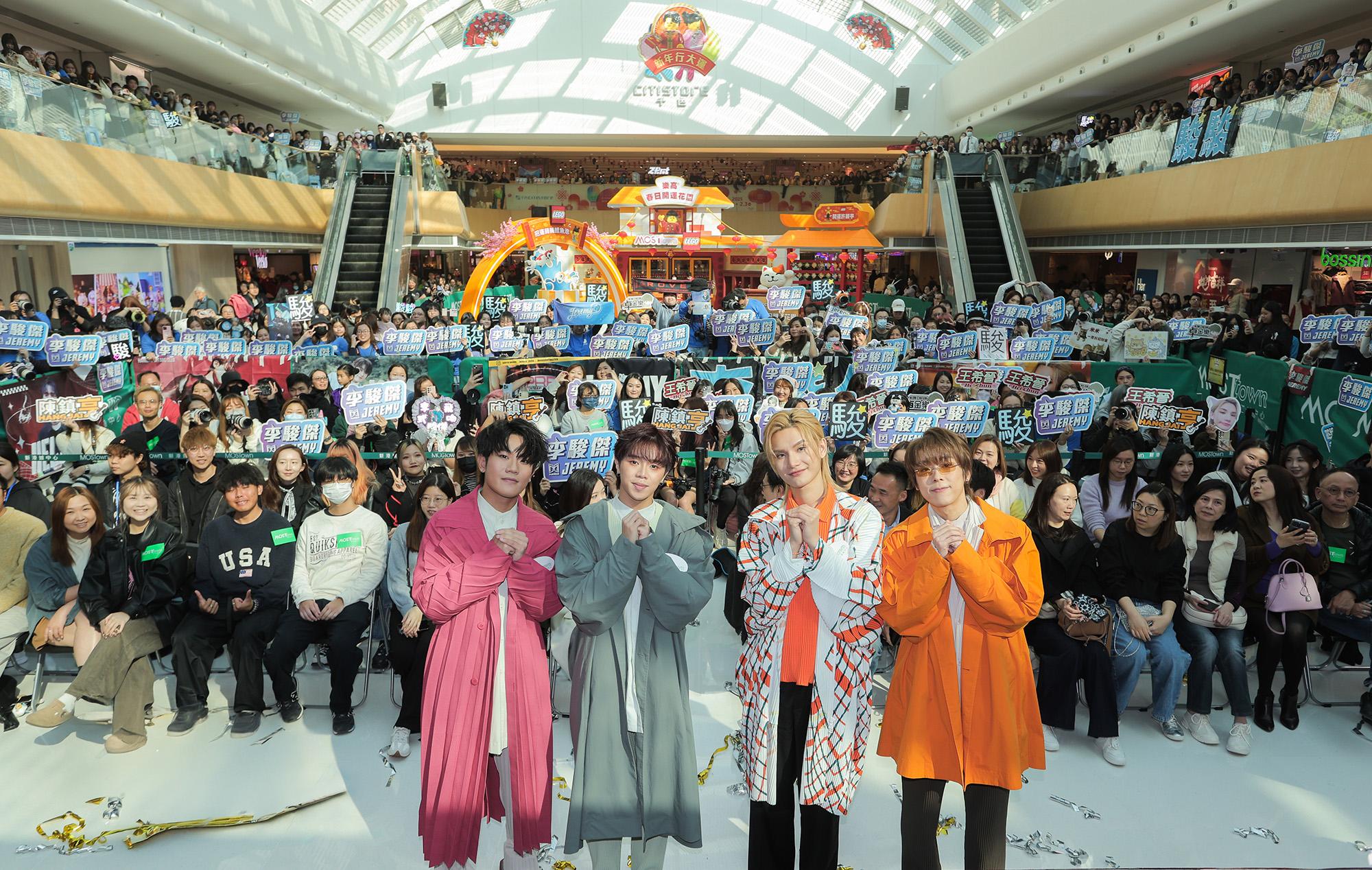 全場近千Fans ,場面非常熱鬧。