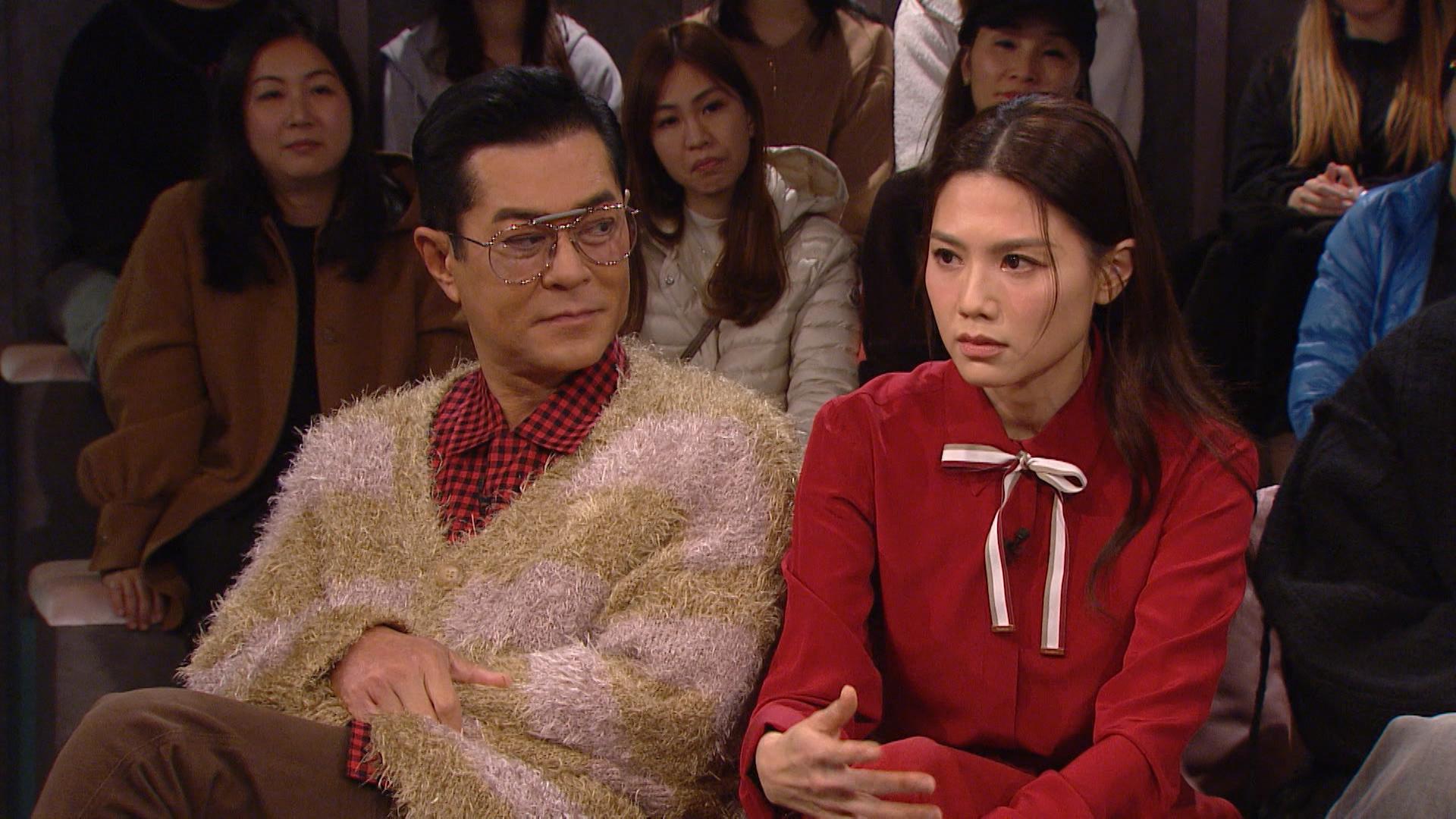 周秀娜拍攝時弄傷腳,現場縫了5針。