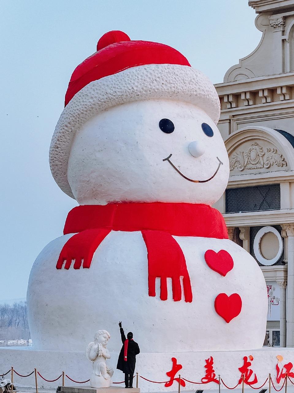 位於哈爾濱音樂公園的18米高巨型露天「微笑」大雪人,是哈爾濱冬季的標志性景點。(圖片來源:極攝@小紅書)