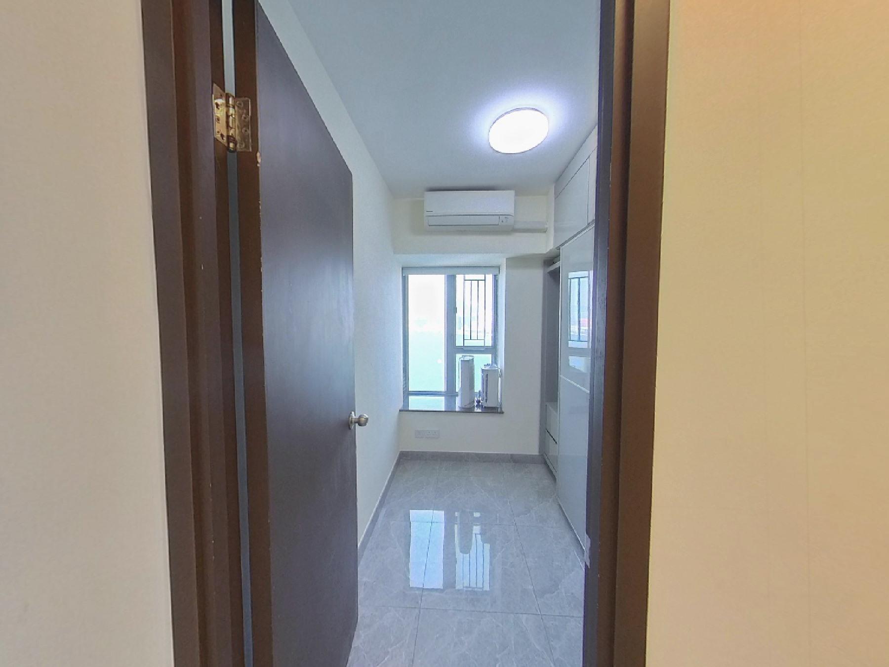 最細的一間睡房享有海景景致。