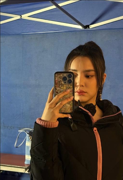 Chante首次回內地參加音樂綜藝節目,據悉她將與容祖兒、衛蘭等天后,演繹鄭欣宜的《女神》。