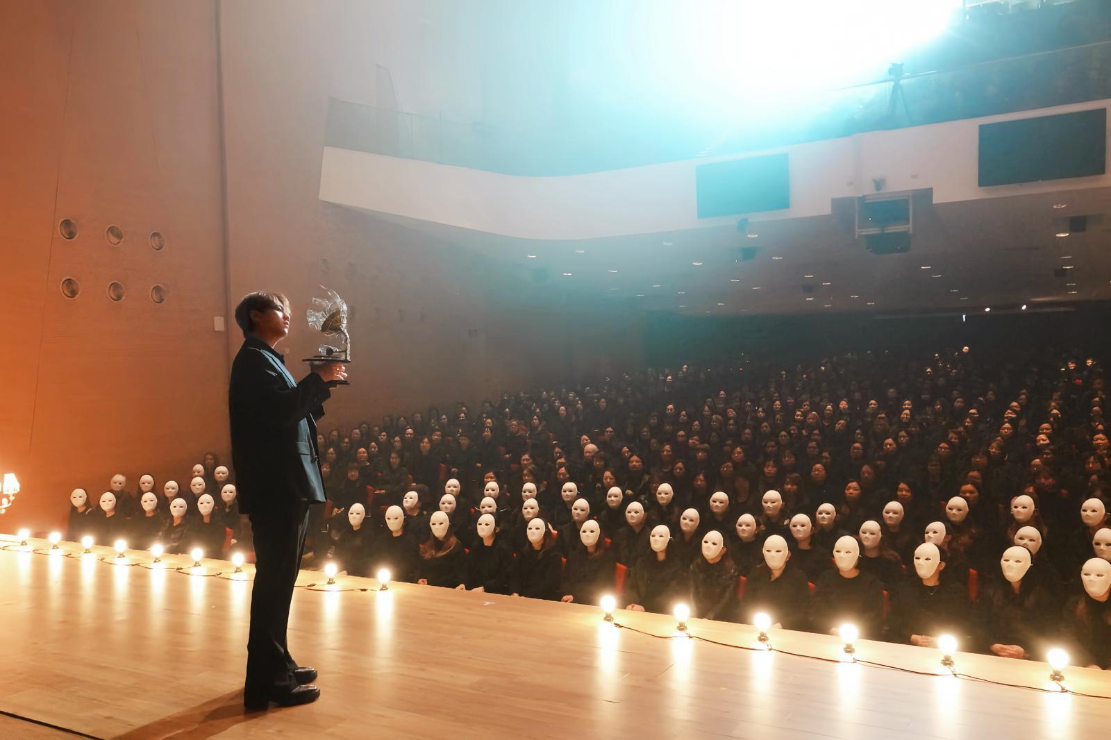 姜濤推出本年度首支派台歌《白果》,MV動員900位姜糖拍攝。