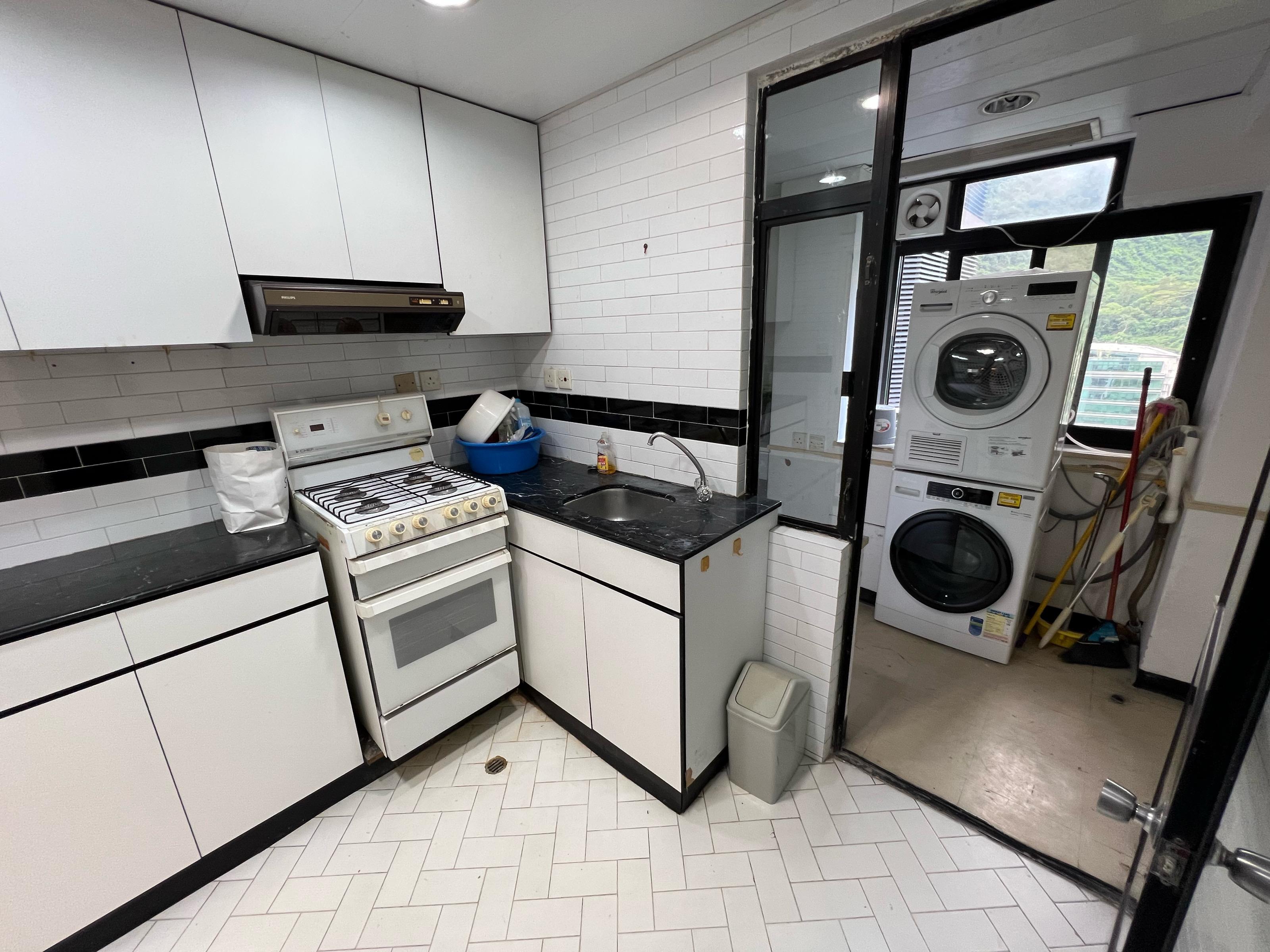 廚房旁為儲物房,可作洗衣房或工人房用途。