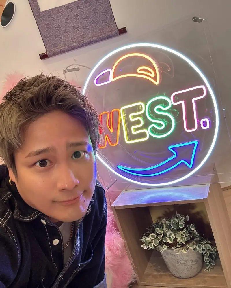 日本男團 WEST. 成員桐山照史與前日本女排選手狩野舞子宣布結婚。