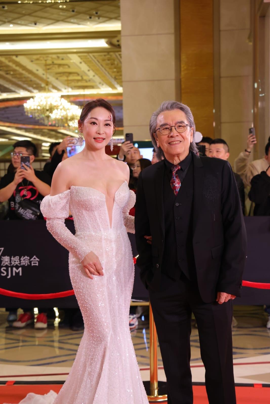 楊卓娜當日的打扮獲網民大讚。