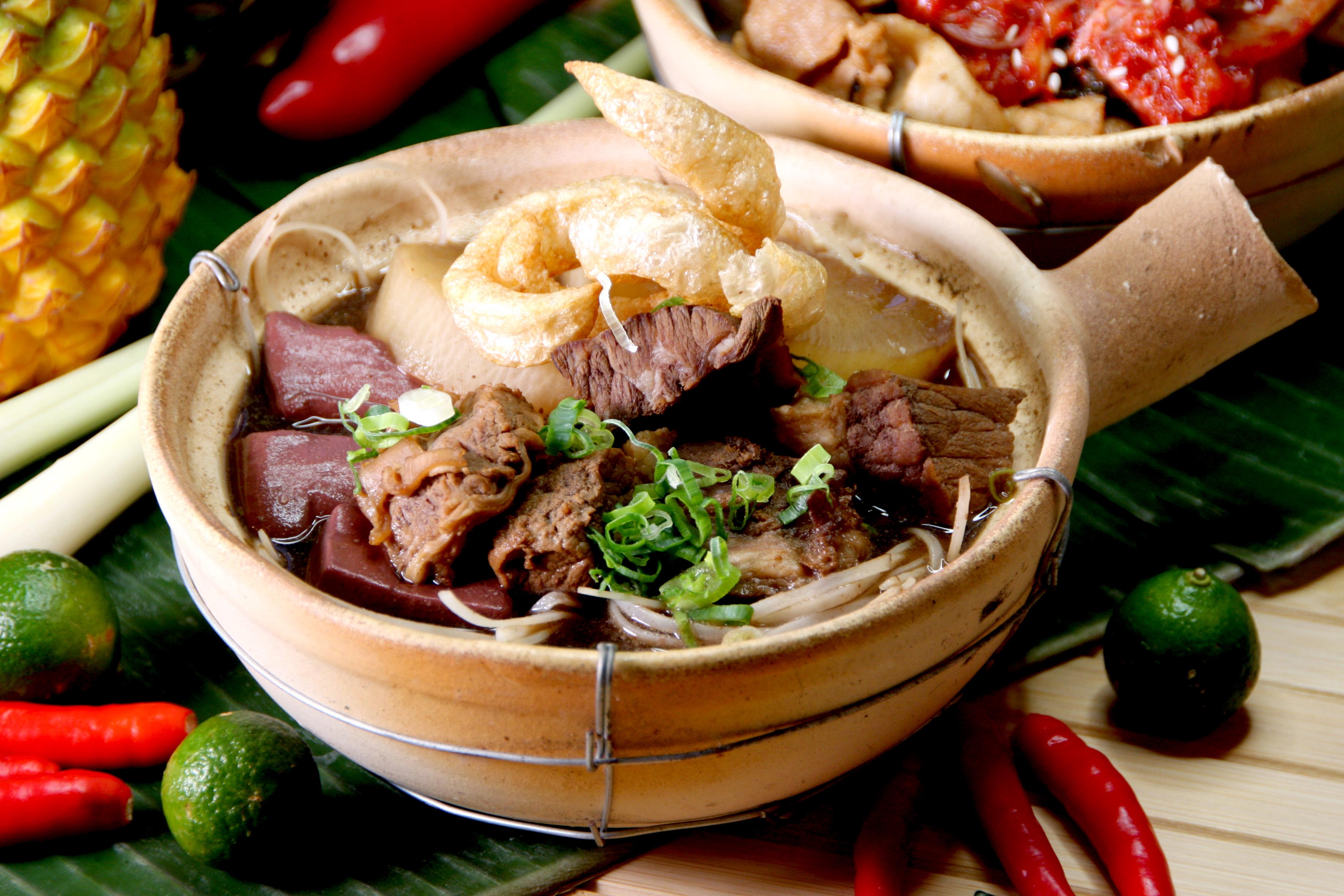 泰式雜錦煲仔船麵