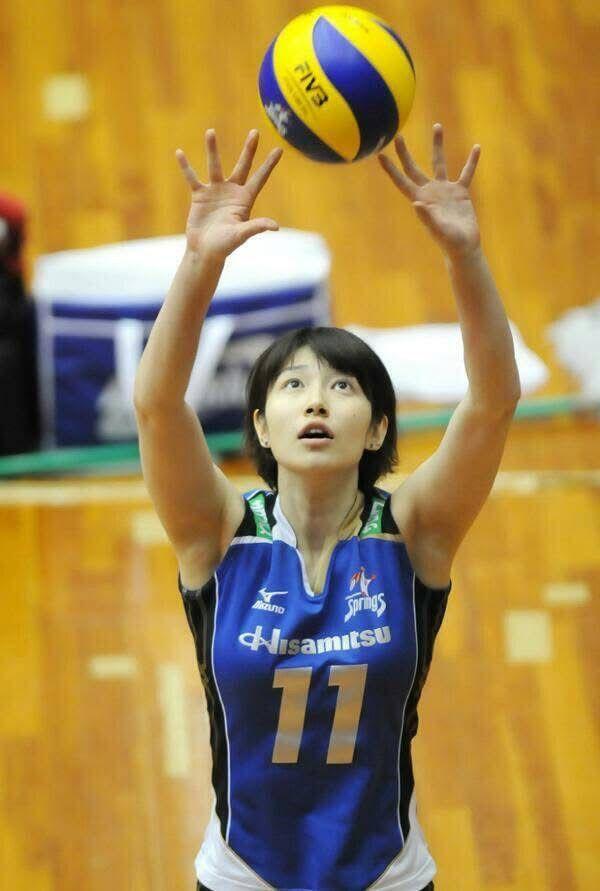 狩野舞子有「排球女神」之稱,她過往曾與球星大谷翔平傳姊弟戀。