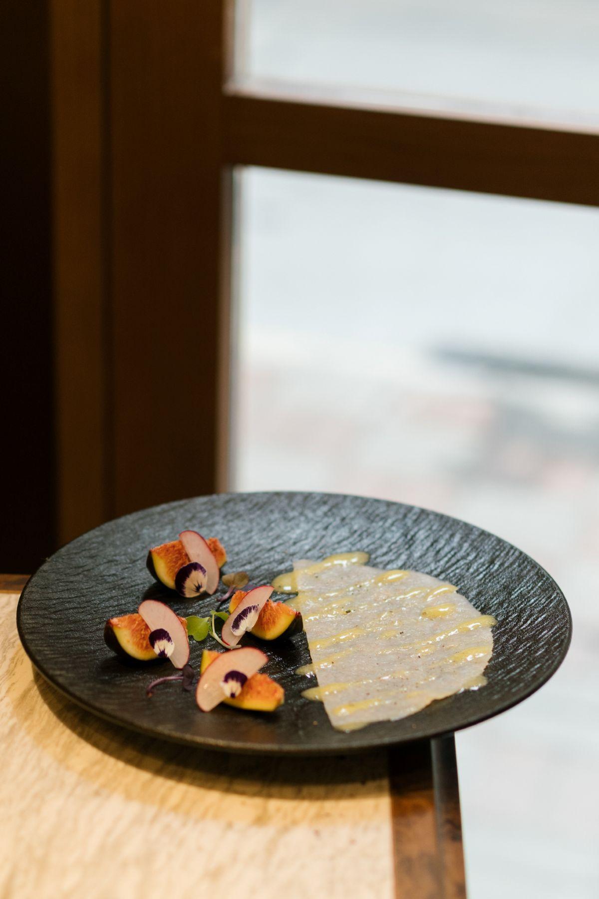 生牡丹蝦薄片配柑橘醬汁