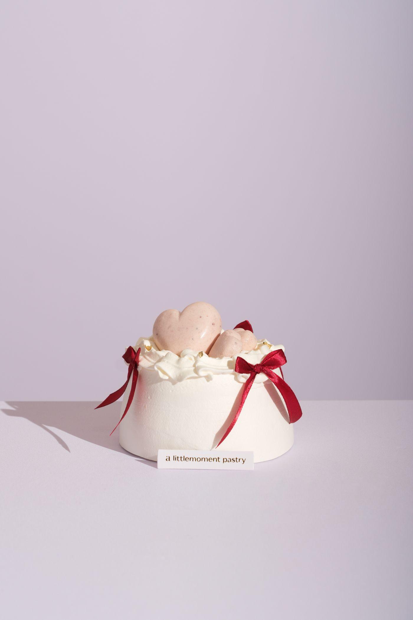 蔓越莓慕絲戚風蛋糕 $188 由2月8日至28日期間供應,2月1日起接受預訂。