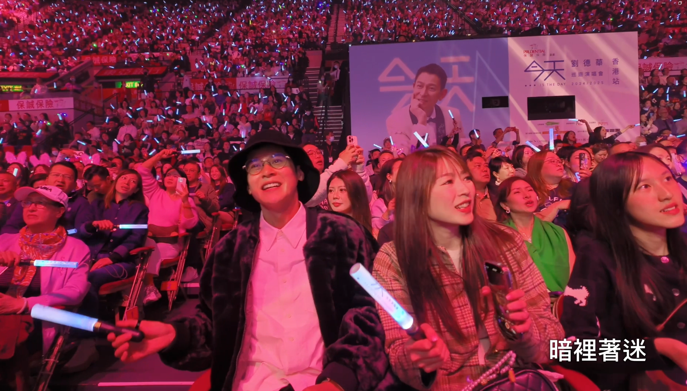 陳家樂一臉陶醉唱出《暗裡著迷》。