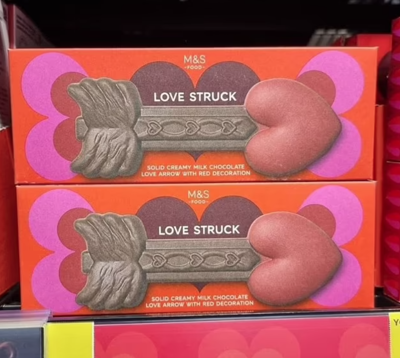 馬莎為今年情人節推出的朱古力,成為當地熱話。(互聯網)