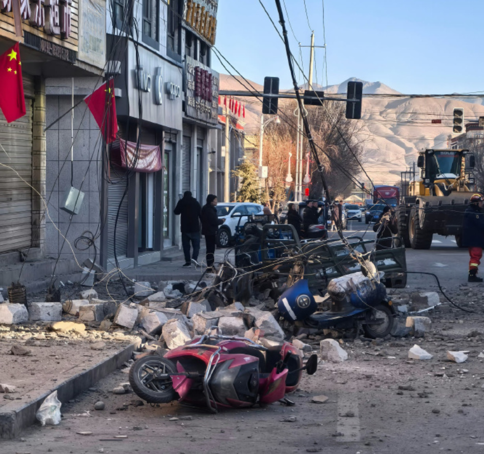 西藏日喀則市定日縣發生6.8級地震(微博圖片)