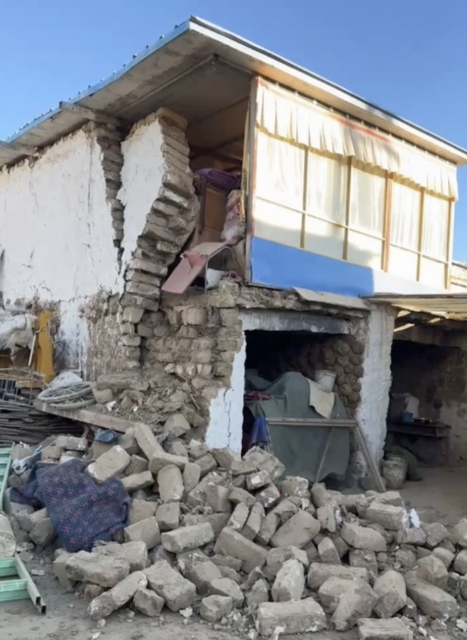 西藏日喀則市發生6.8級地震(央視圖片)