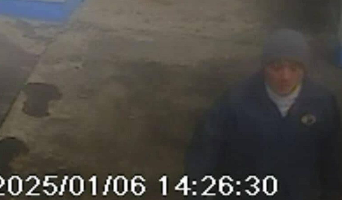 從閉路畫面中可以看到,王天佑穿著深色外套、頭戴毛帽圖掩人耳目,但身上並沒有其他禦寒衣物(網上圖片)