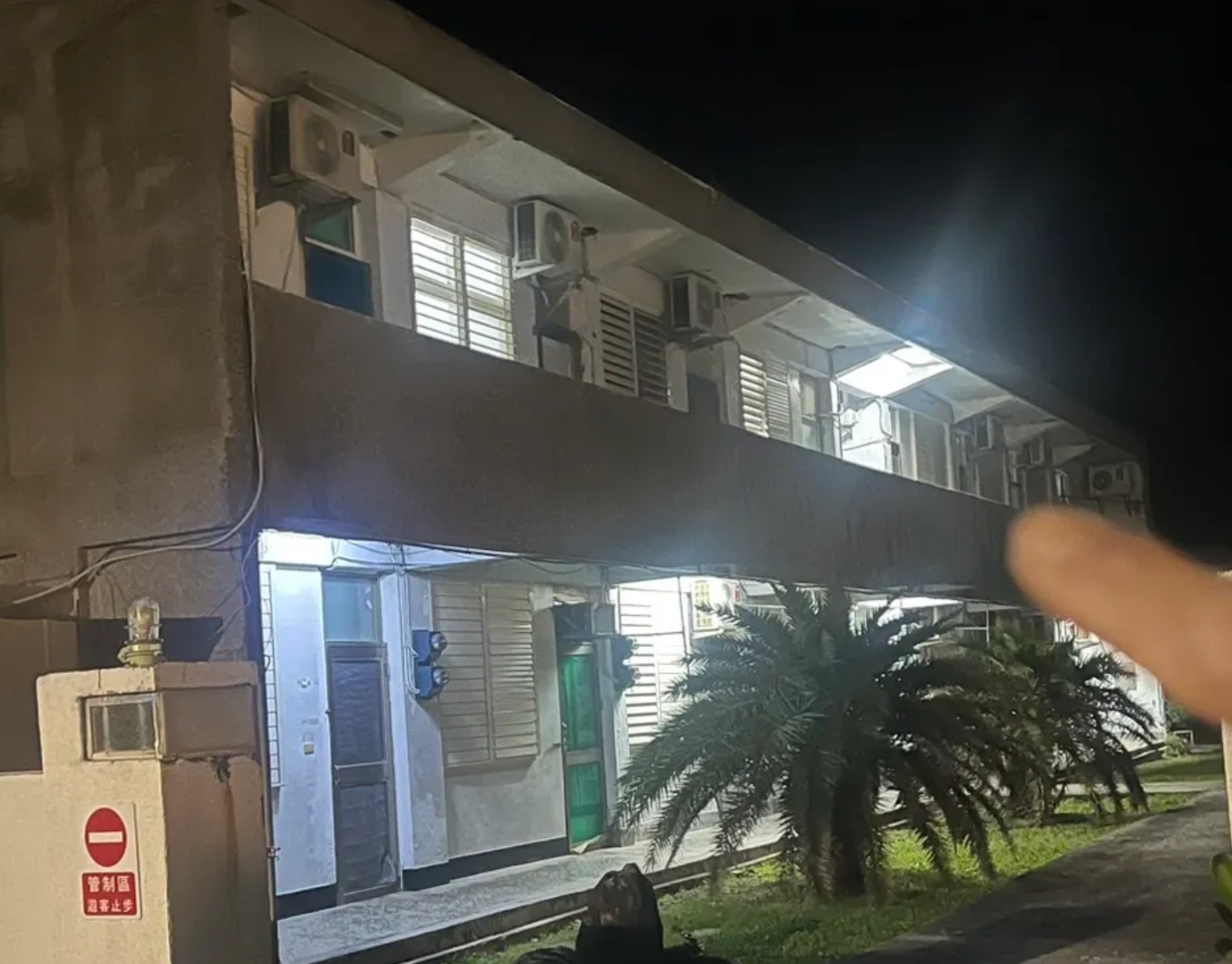 警方在監獄1公里外的監獄職員宿舍發現王天佑蹤影。(網上圖片)