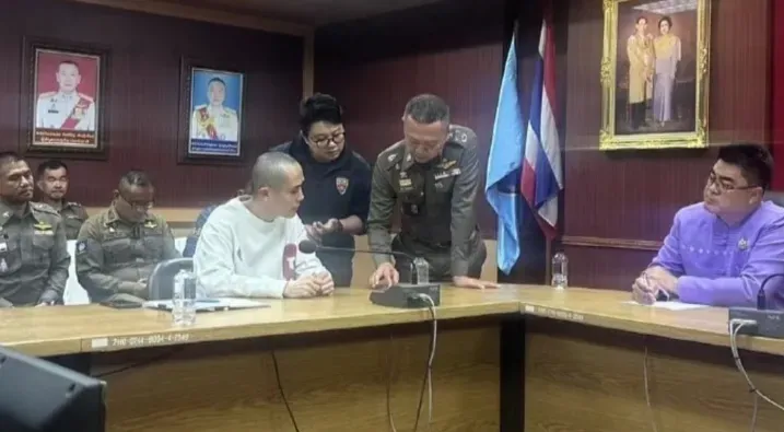 泰國警方向王星問話。(互聯網)