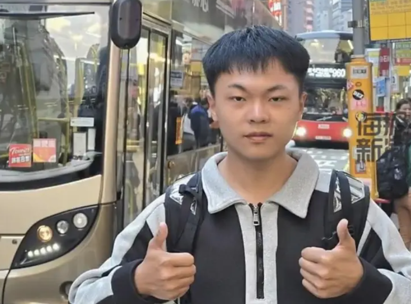 他跨越了66座城市,乘坐120條交通綫路、經過3,100個站點;花費共計約2,800元人民幣,其中交通費用約794元人民幣。(小紅書)