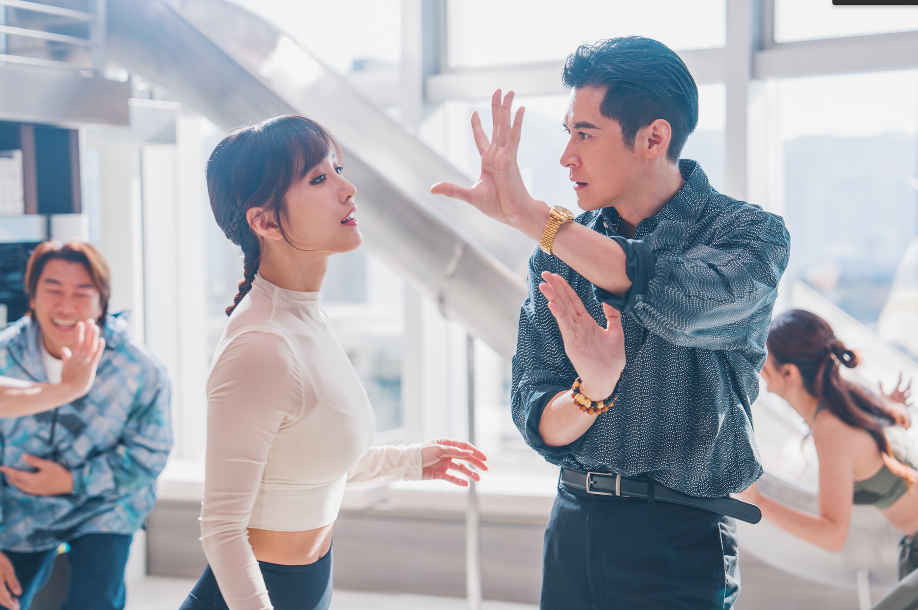 Dada飾演二家姐,跟「躁狂症影帝千紅哥」陳家樂上演戲中戲。