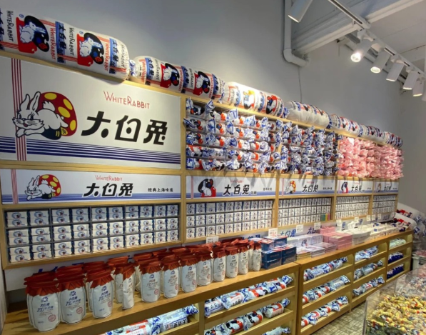 上海田子坊有店員披露南韓遊客最愛買的上海手信。(互聯網)