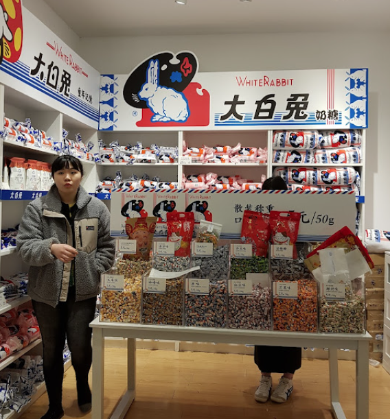 上海田子坊有店員披露南韓遊客最愛買的上海手信。(互聯網)