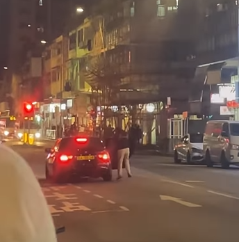 上水珠寶金行發生劫案,賊人疑登上賊車。