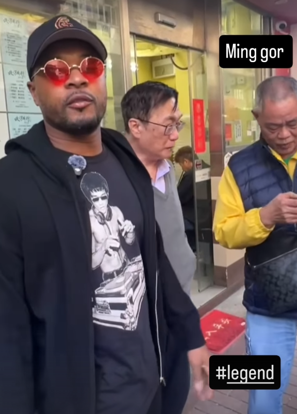 曼聯名宿艾夫拿到「深水埗明哥」開設的餐廳「北河同行」派飯,大讚對方是傳奇。(艾夫拿ig)