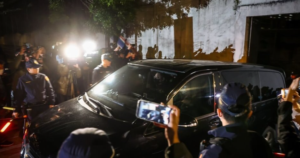 槍決後,黃麟凱遺體運出台北看守所,場外大批媒體守候關注。(網上圖片)