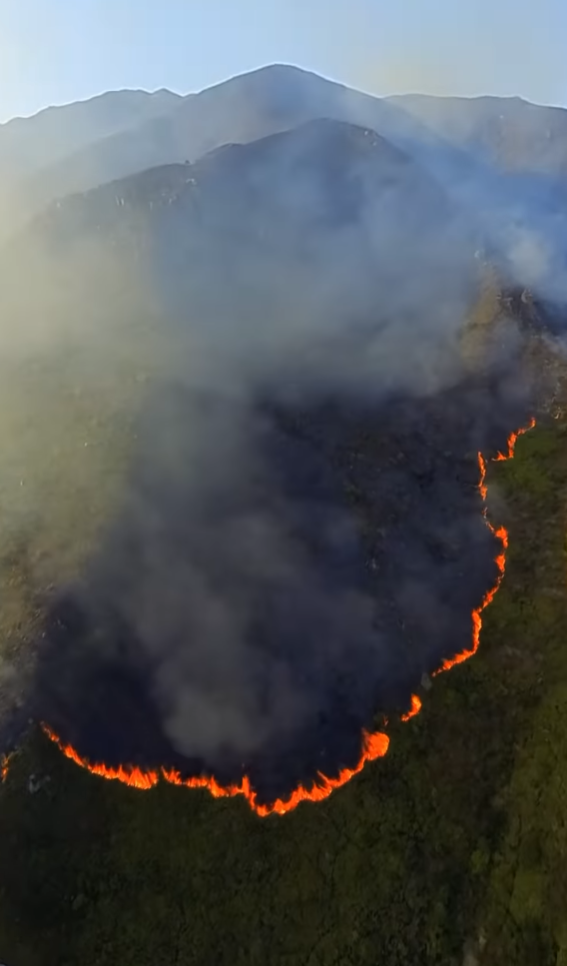 雞公嶺山火|政府飛行服務隊在Instagram發佈第一視角的灌救影片
