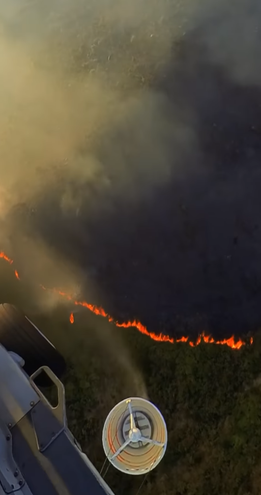 雞公嶺山火|政府飛行服務隊在Instagram發佈第一視角的灌救影片