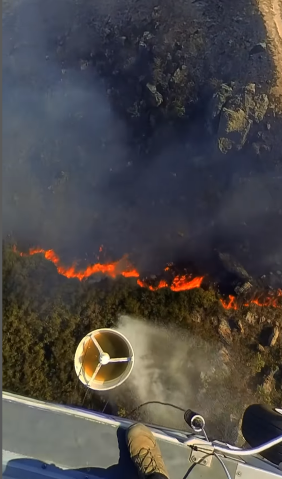 雞公嶺山火|政府飛行服務隊在Instagram發佈第一視角的灌救影片