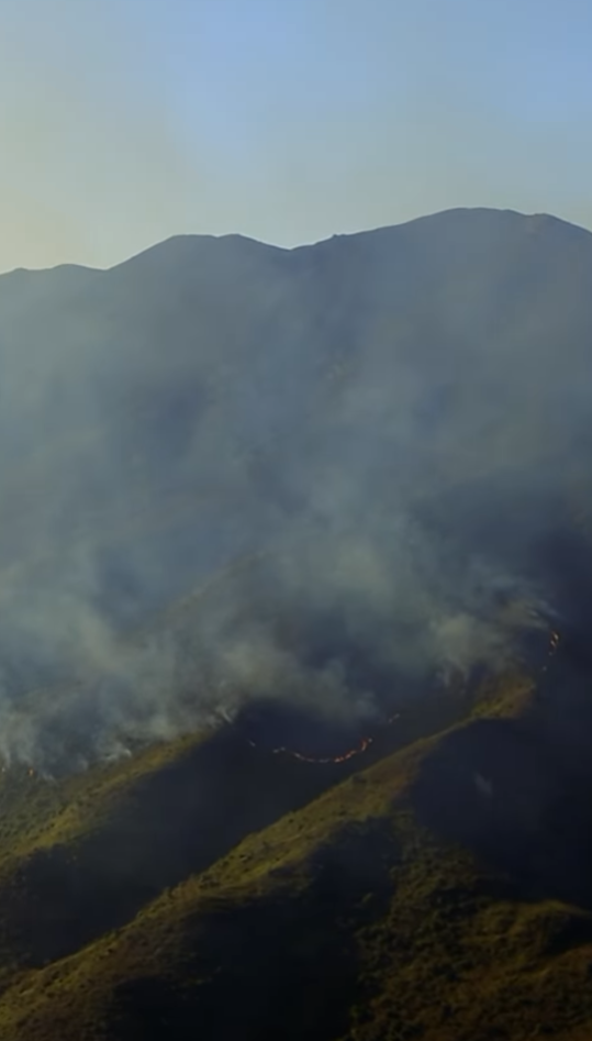 雞公嶺山火|政府飛行服務隊在Instagram發佈第一視角的灌救影片