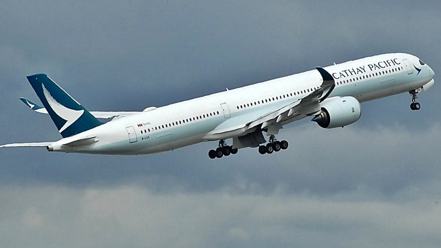 國泰航空一班由美國波士頓赴香港的航班CX811,於美國東部時間周一凌晨起飛,惟機師於起飛後30分鐘通報機艙內冒煙,繞圈傾倒燃油後折返波士頓機場。