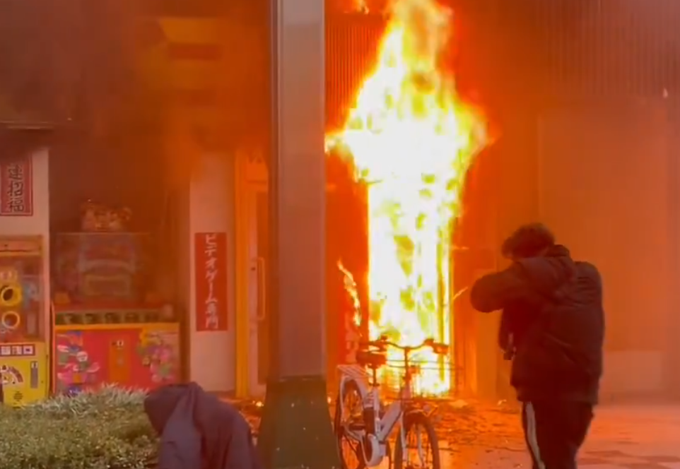 日本大阪通天閣附近的商店街發生火災(X)