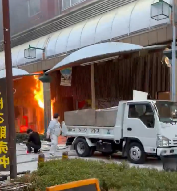 日本大阪通天閣附近的商店街發生火災(X)