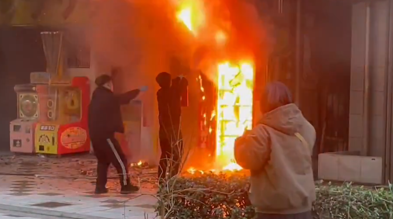 日本大阪通天閣附近的商店街發生火災(X)