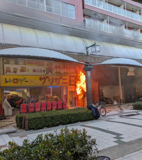 日本大阪通天閣附近的商店街發生火災(X)
