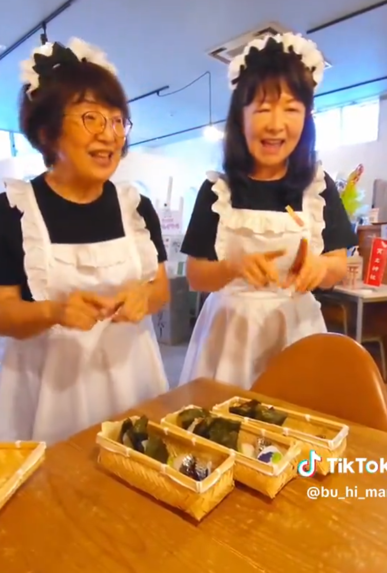 日本群馬縣桐生市有一間獨特的女僕Cafe咖啡館「冥土喫茶」,女僕年齡最小為65歲。(X)