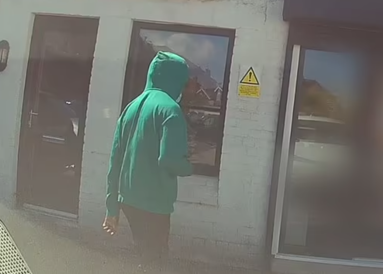 英國利物浦附近城鎮紹斯波特去年造成3名女童死亡的舞蹈班兇殺案,現年18歲的被告魯達庫巴納星期四被法官判監至少52年