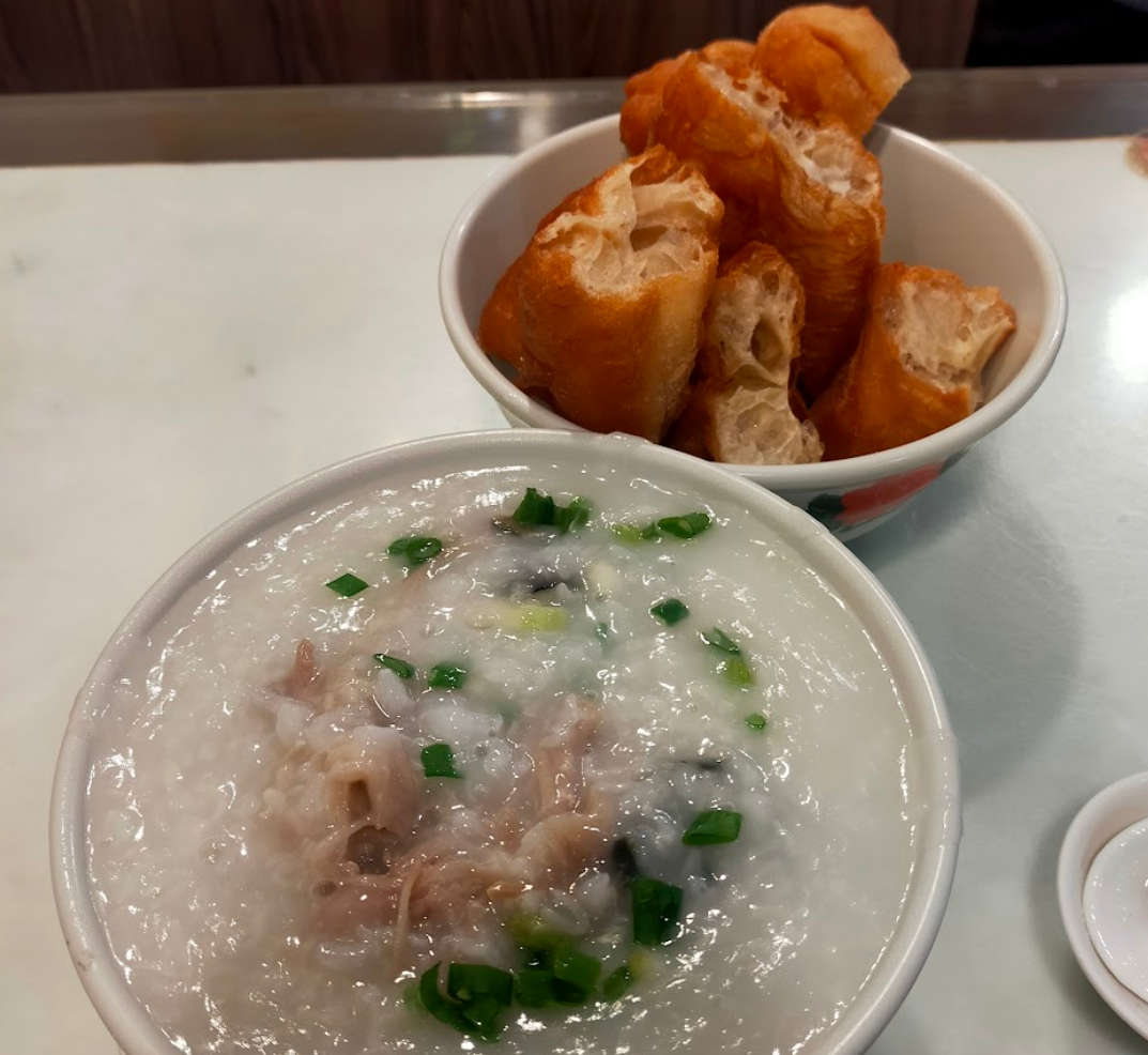 位於中環有77年歷史的老字號羅富記粥麵專家,兩間分店同樣於1月25日結業(網上圖片)