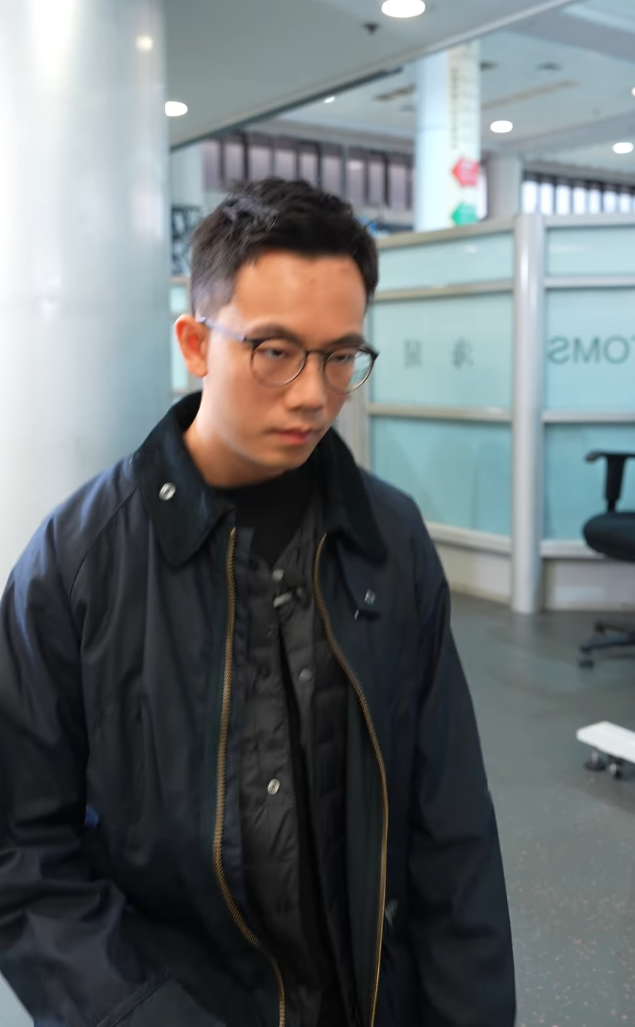 海關在社交平台拍攝一段「癡情男跪Madam」的「苦情戲」,以生動手法提醒市民旅客,切勿攜帶生肉及蘭花等違禁品入境香港。