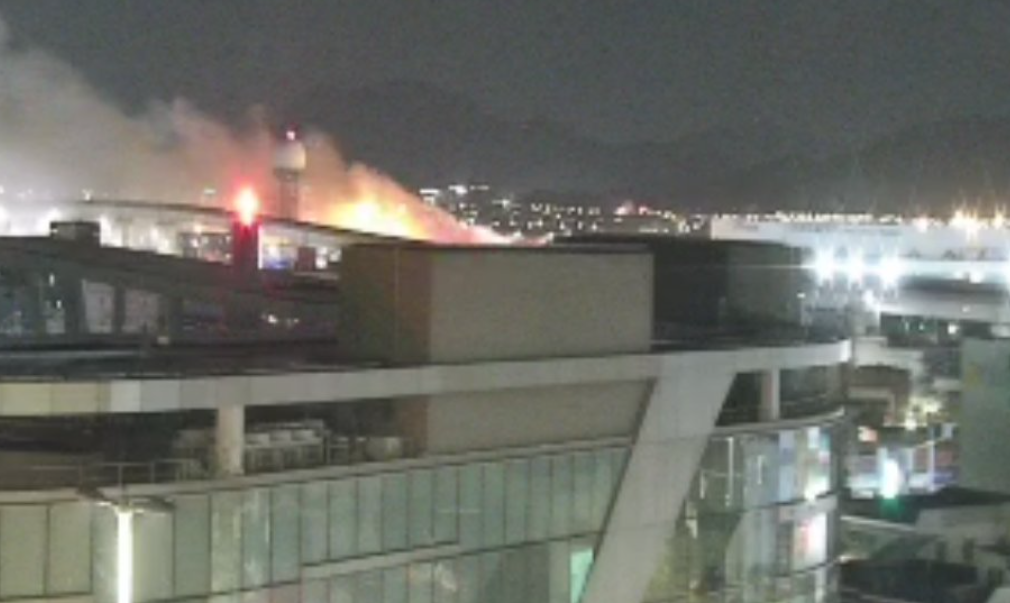 釜山航空往香港客機於金海機場起火。(X)