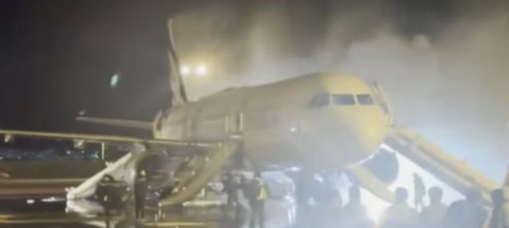 釜山航空往香港客機於金海機場起火。(X)