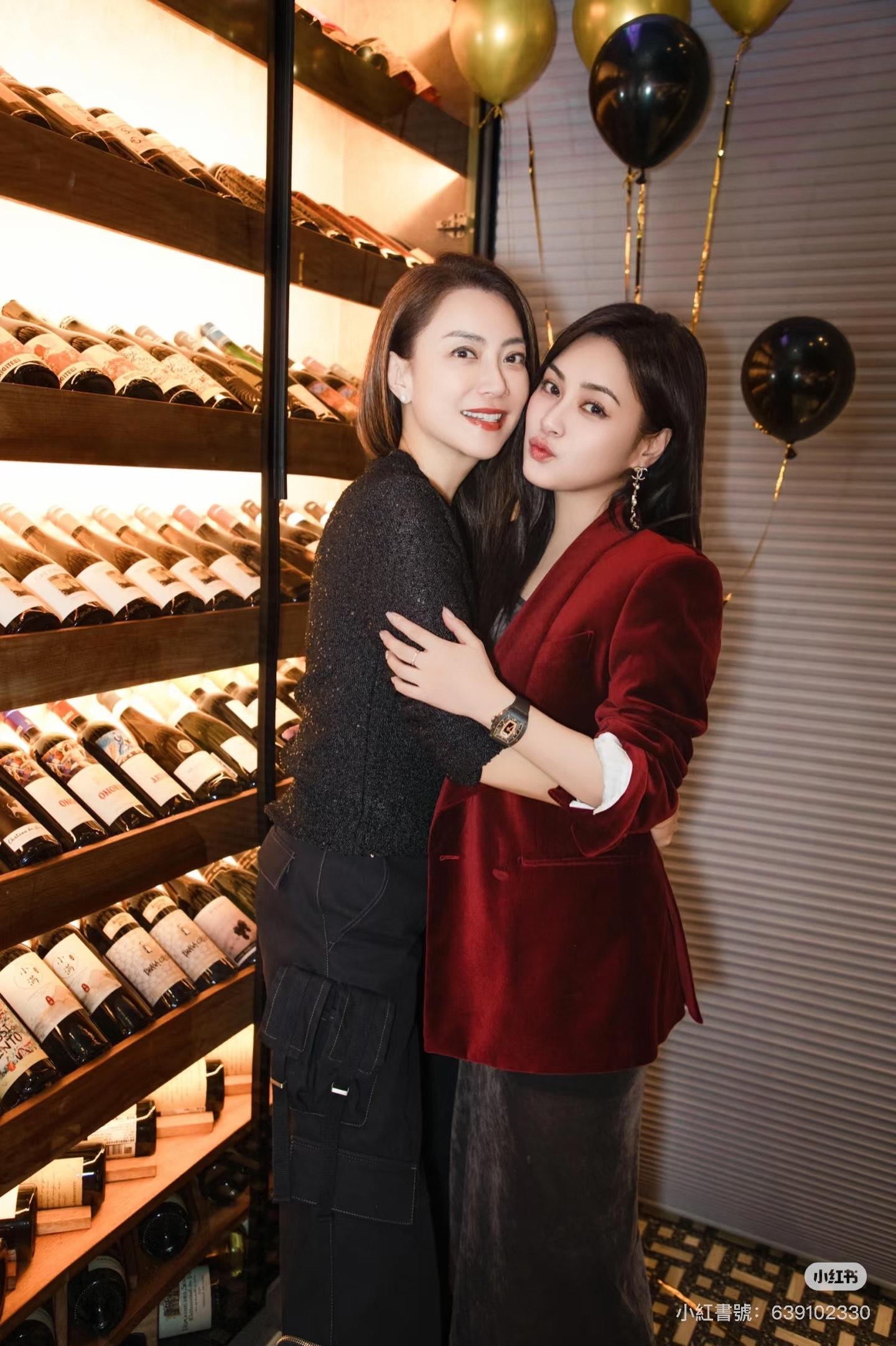 鍾欣潼與霍汶希。