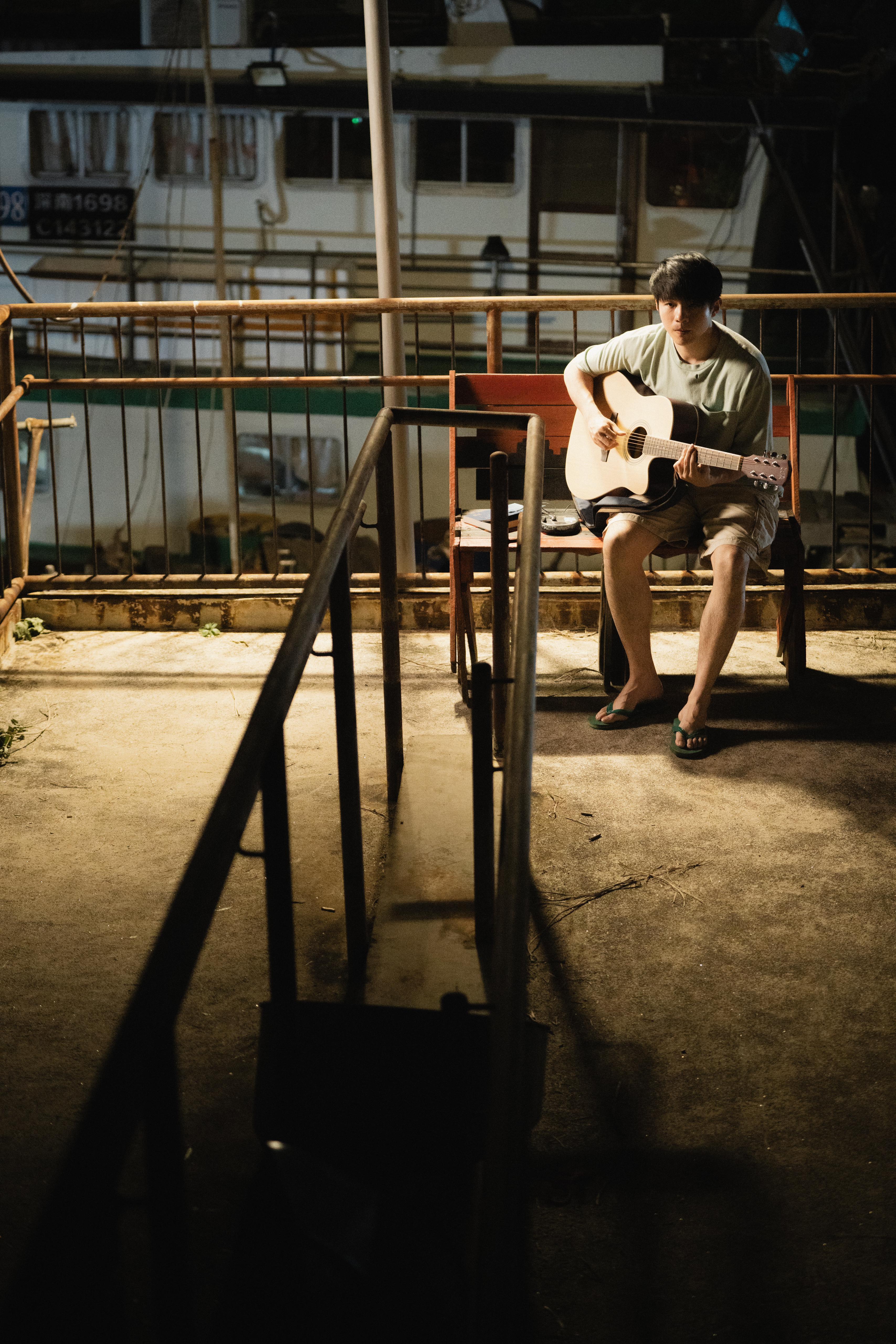 陳卓賢包辧電影《久別重逢》插曲《Tides》的曲詞編監唱。