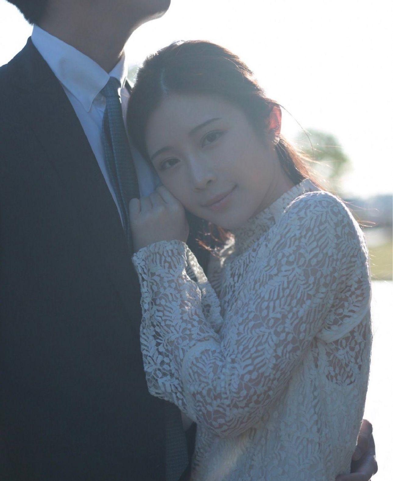 「雞排妹」鄭家純於2022年11月宣布嫁日本兒科醫生Akira。