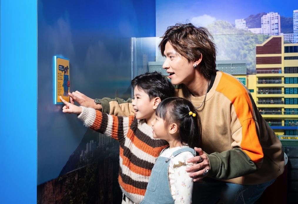 場內隱藏著不同樂高小知識,根據活動通行證上問題,尋找並記下答案,把正確答案告知場內職員,即可完成挑戰。